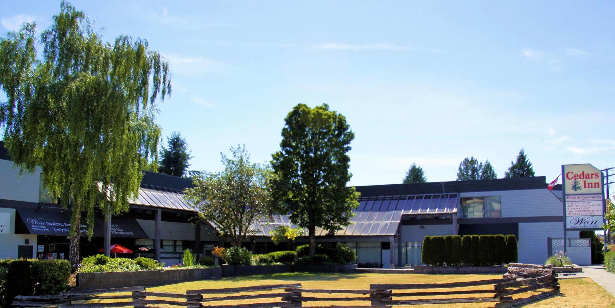 The Cedars Inn Hotel & Convention Centre Gibsons Exterior foto